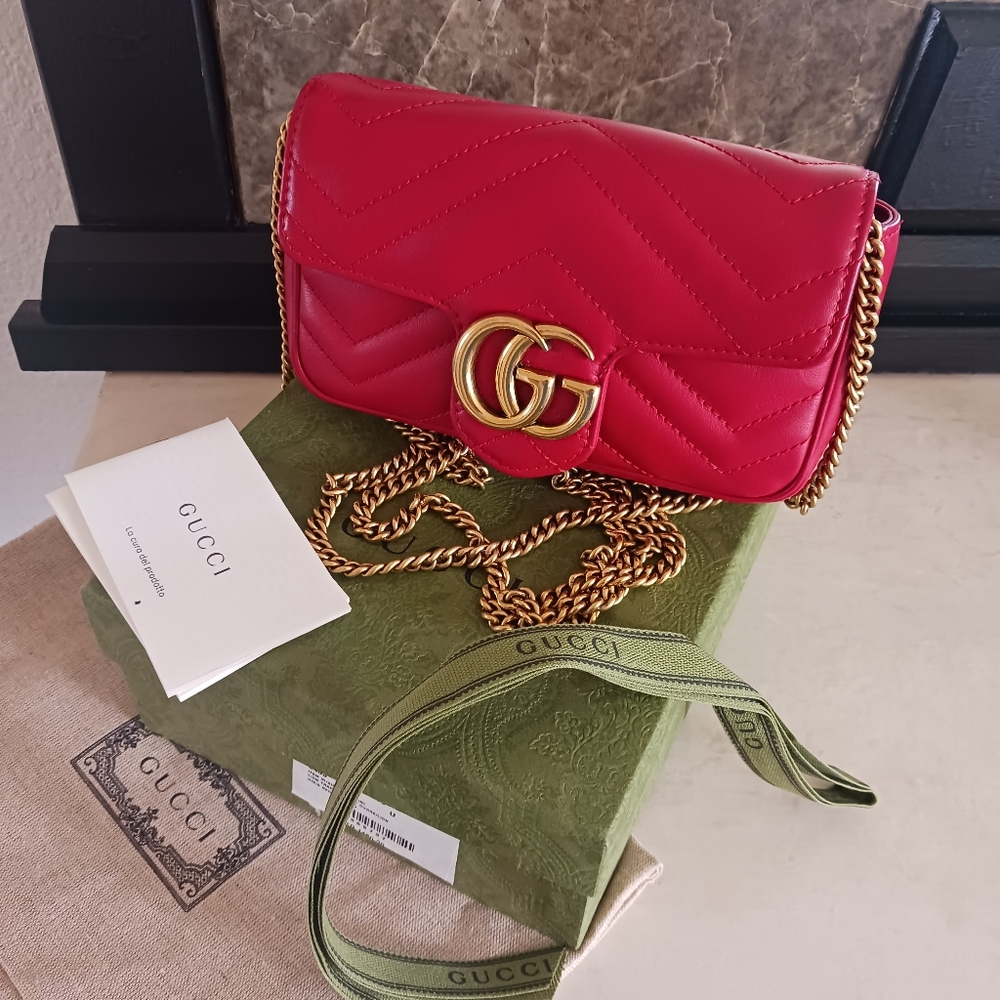 Gucci GG Marmont Matelasse Super Mini Leather Bag - Picture 2 of 12